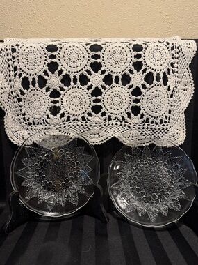 KIG Indonesia Pressed Clear Glass Plates with Floral Design